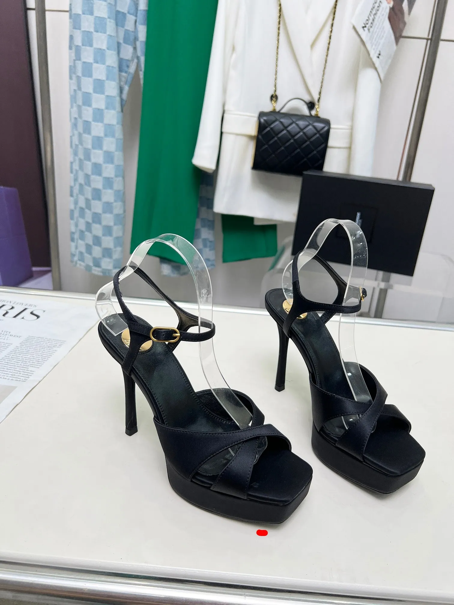 👟👟Ex-factory price 640👟👟 Saint Laurent YSL Saint Laurent sandals Upper: sheepskin surface Size 35-42 (42 is custom-made and non-returnable) Heel height 8.5cm Water platform height 2.5cm Leather outsole 2642-12